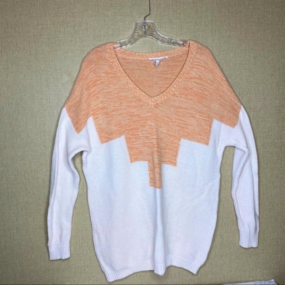 BCBG knit sweater orange aztec v-neck oversized‎ M